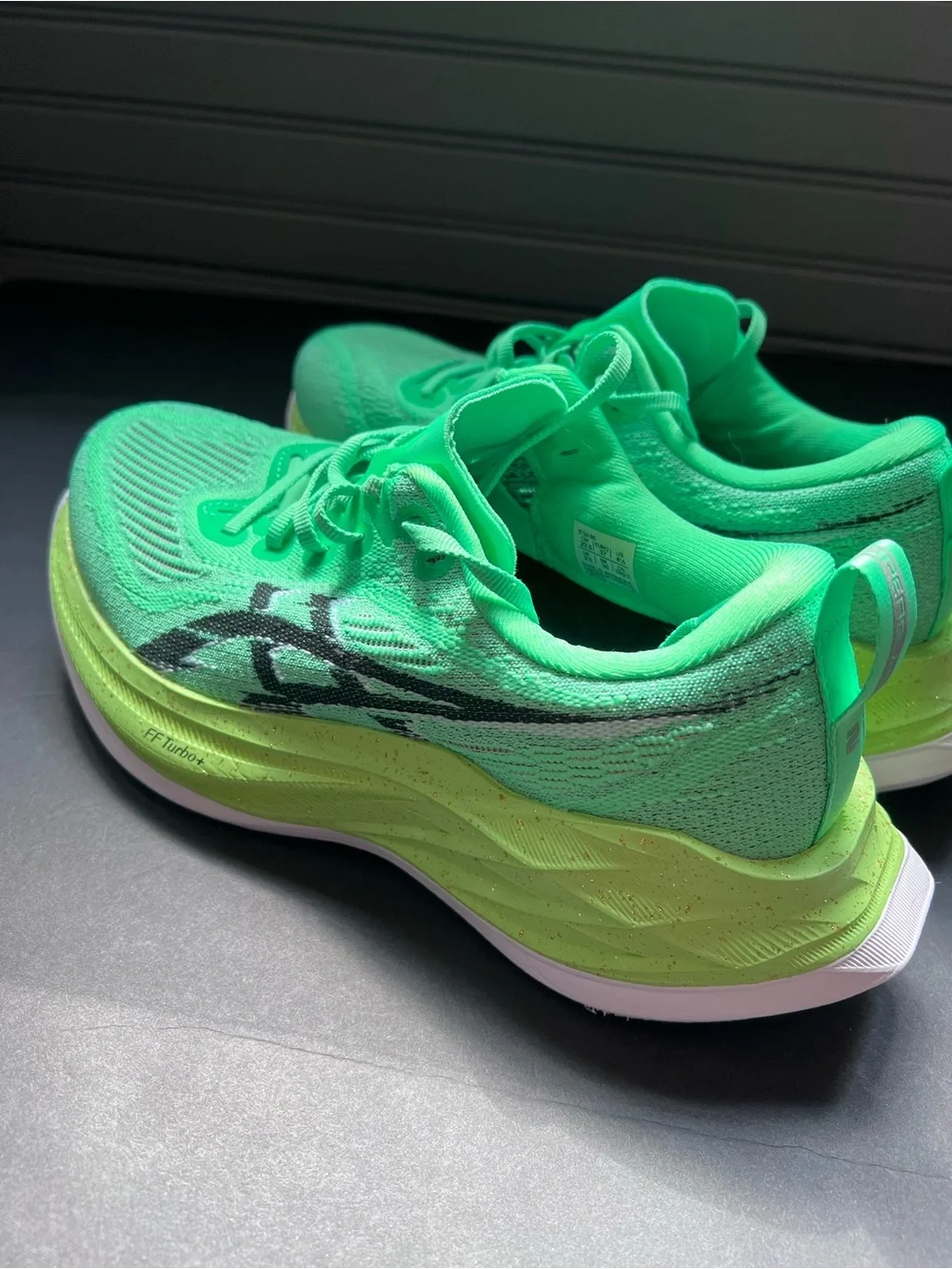 ASICS Superblast 2 Ekiden - Vital Green - Size 4.5 men’s